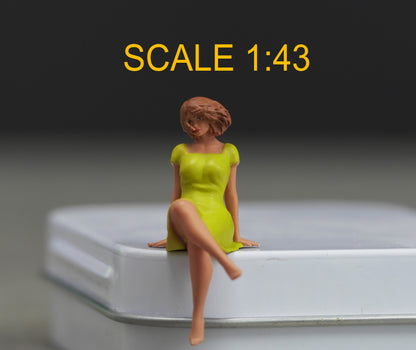 Windy dress girl figurine handpaint high detail 1:18 to HO scale