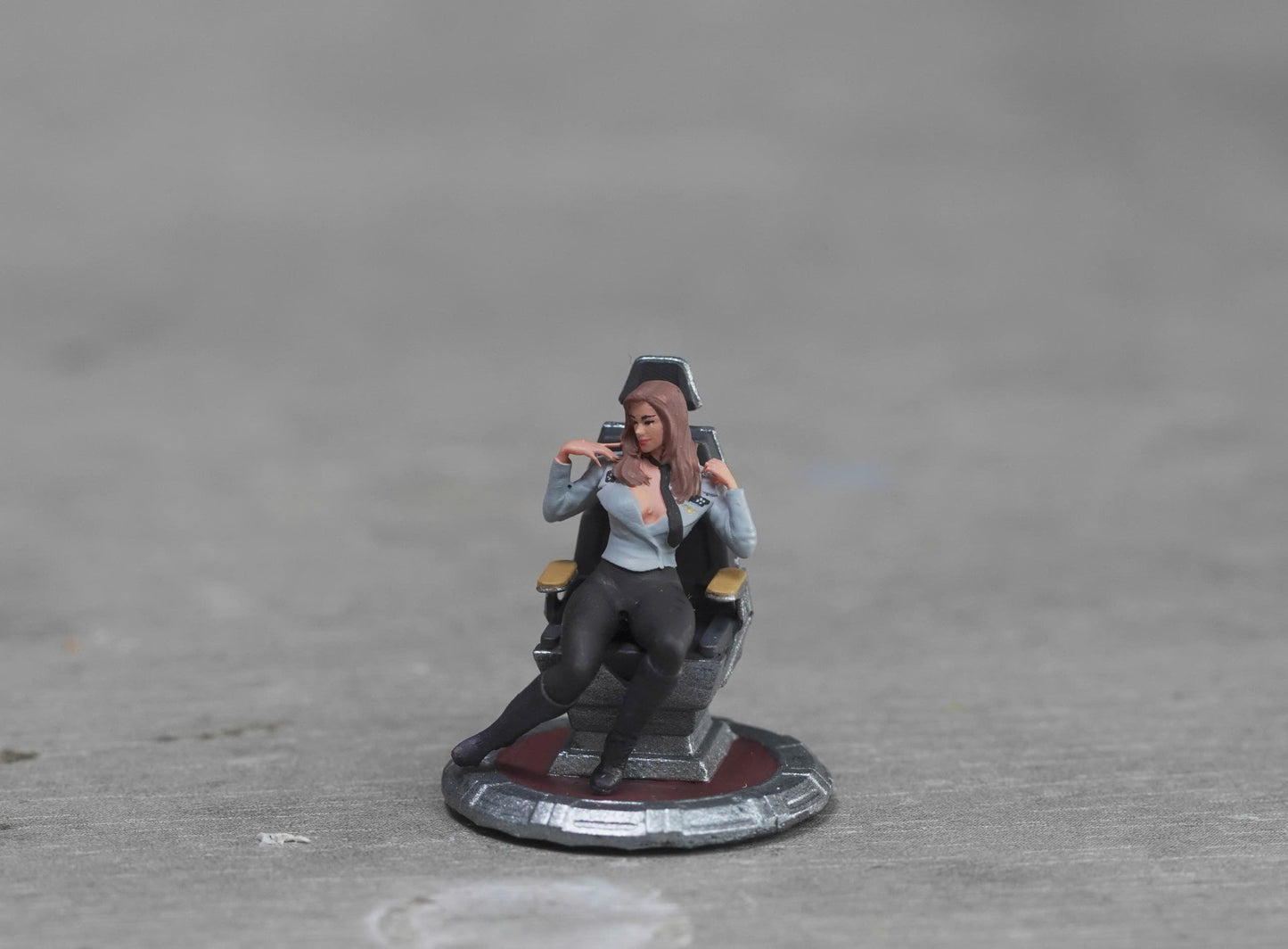 Woman sitting figure HO 1/64 1/43 1/24 1/18 Scale handpaint high detail