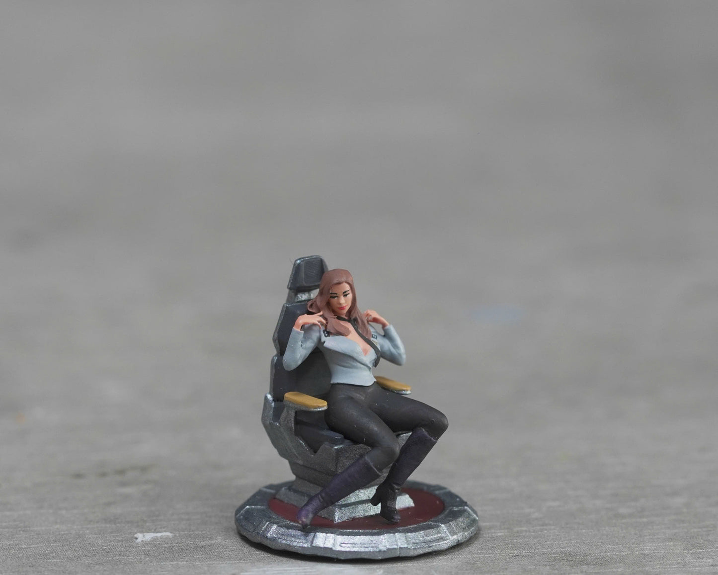 Woman sitting figure HO 1/64 1/43 1/24 1/18 Scale handpaint high detail