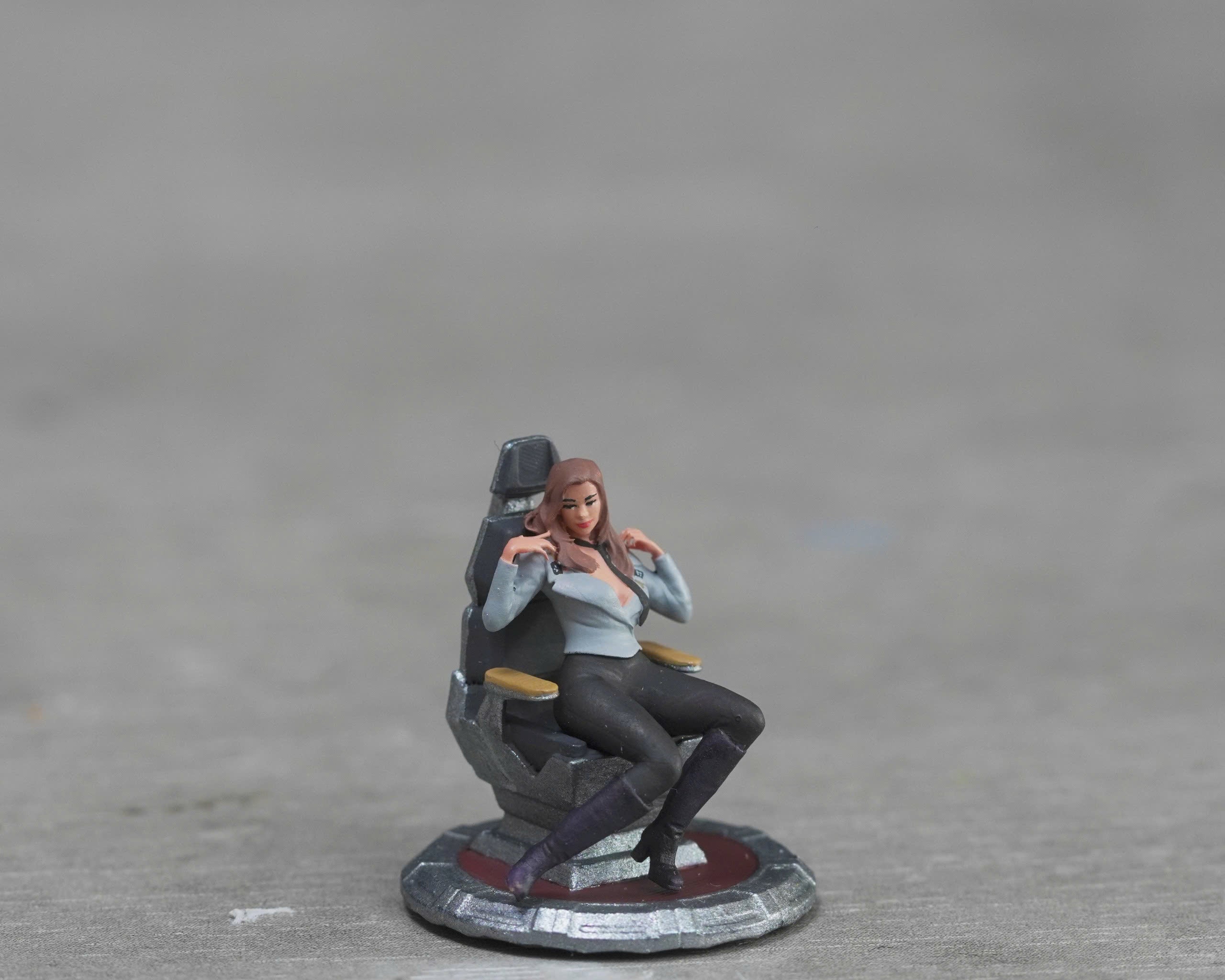 Woman sitting figure HO 1/64 1/43 1/24 1/18 Scale handpaint high detail