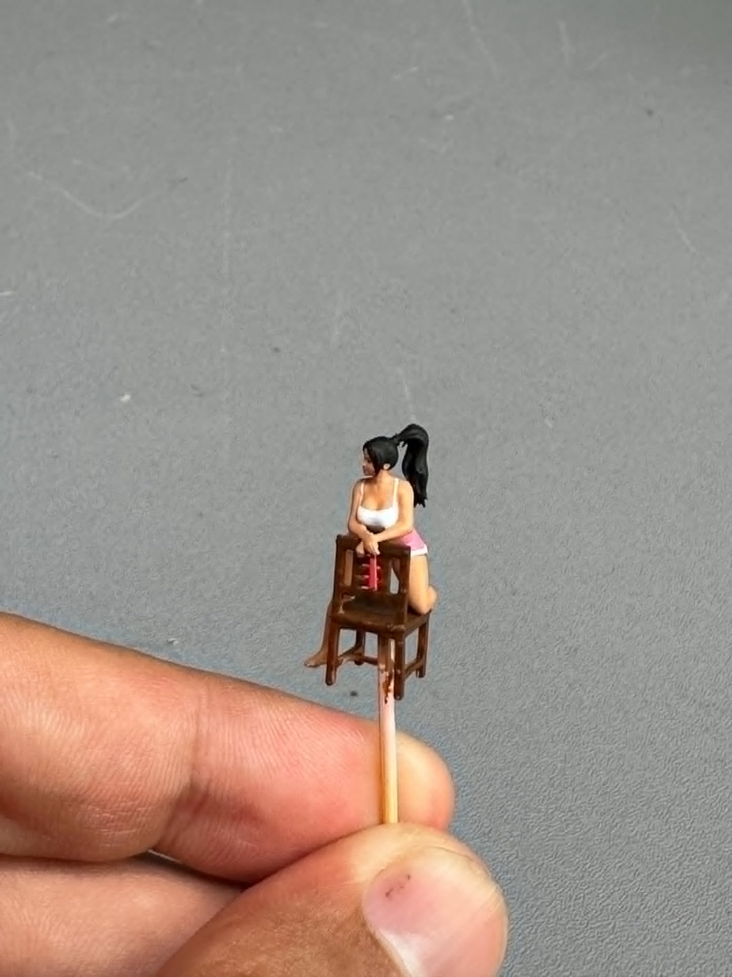 Girl with chair figurine handpaint high detail 1:18 to HO scale