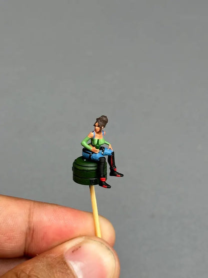 Cyber girl sitting  figurine handpaint high detail 1:18 to HO scale