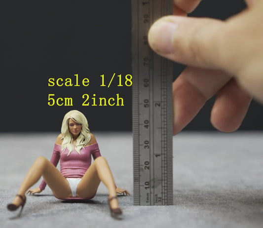Sexy Sitting girl figure handpaint high detail 1:18 to HO scale