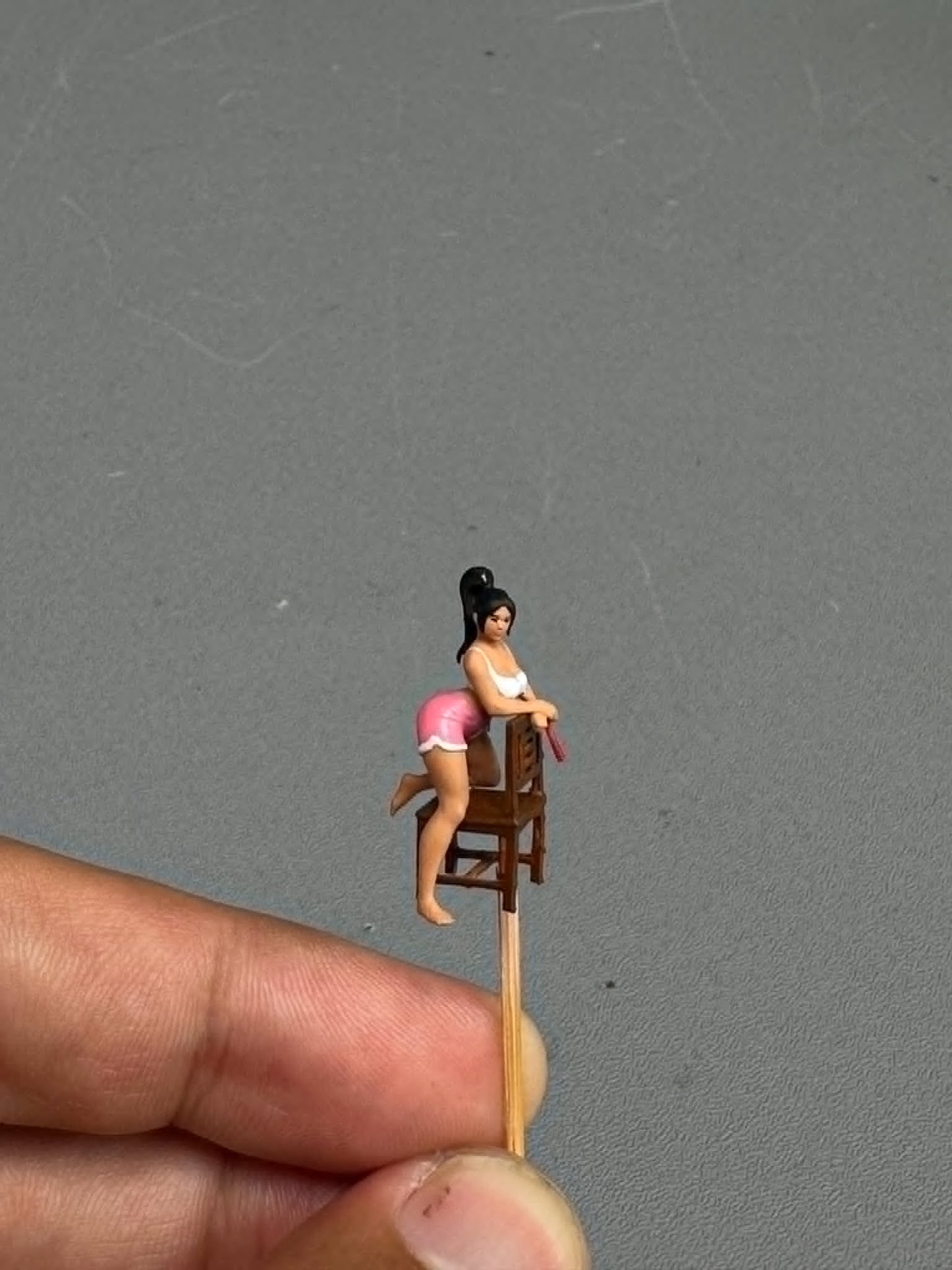 Girl with chair figurine handpaint high detail 1:18 to HO scale