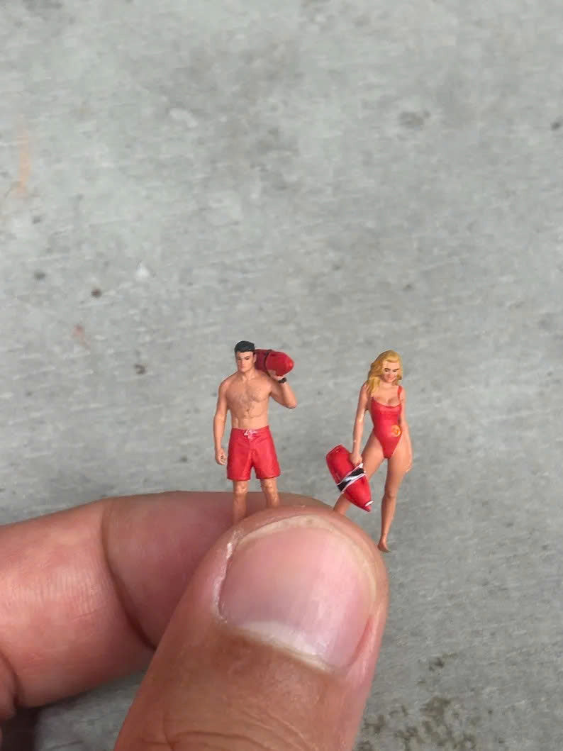 Beach rescuer couple figure HO 1/64 1/43 1/24 1/18 Scale handpaint high detail