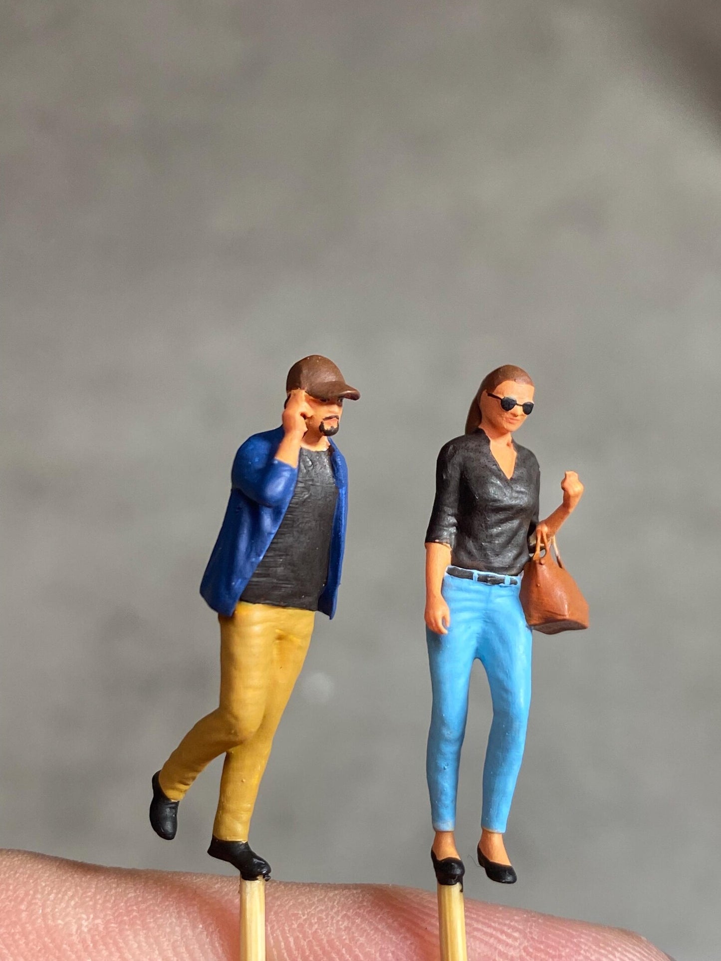 Man and girl figure HO 1/64 1/43 1/24 1/18 Scale handpaint high detail