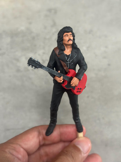Tony rocker guitarist l figurine handpaint high detail 1:18 to HO scale