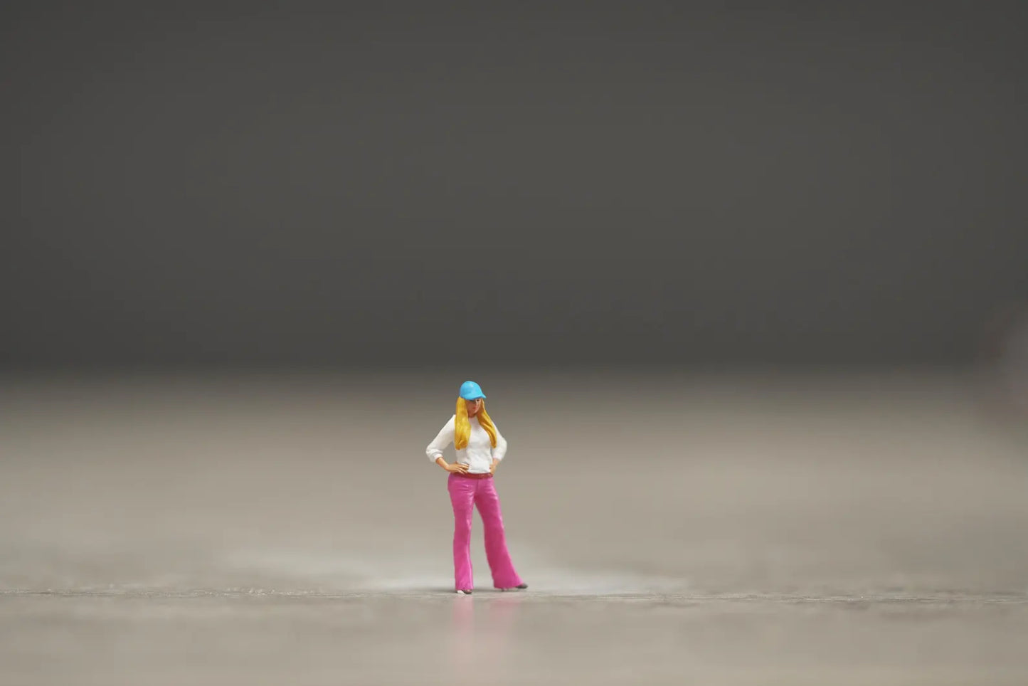 Girl figure HO 1/64 1/43 1/24 1/18 Scale handpaint high detail