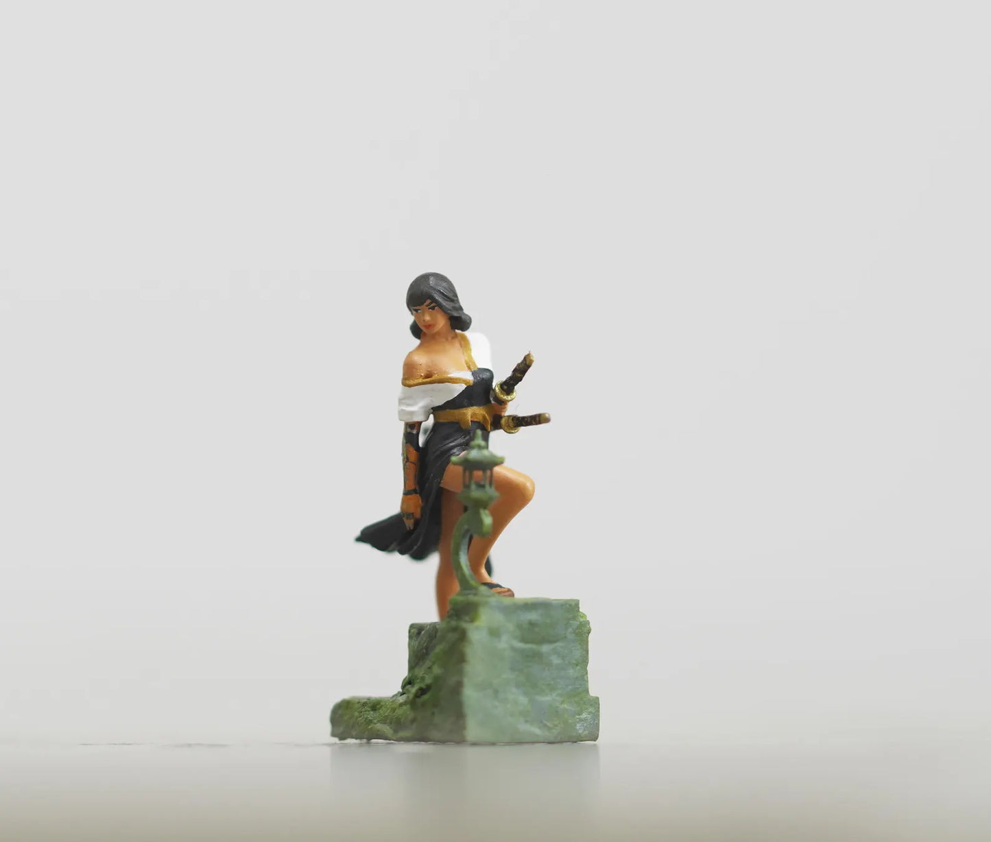Girl figure HO 1/64 1/43 1/24 1/18 Scale handpaint high detail