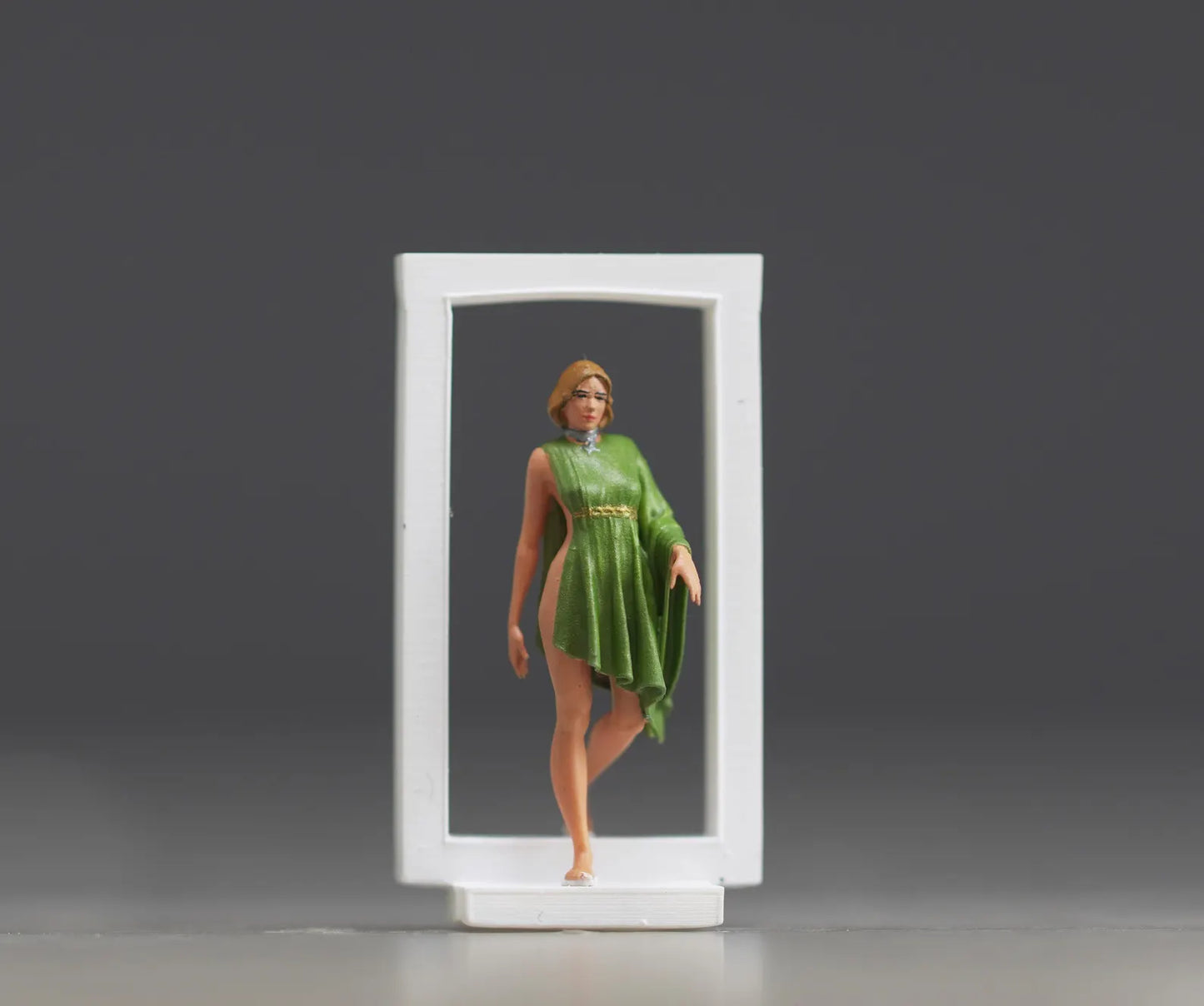 Girl figure HO 1/64 1/43 1/24 1/18 Scale handpaint high detail