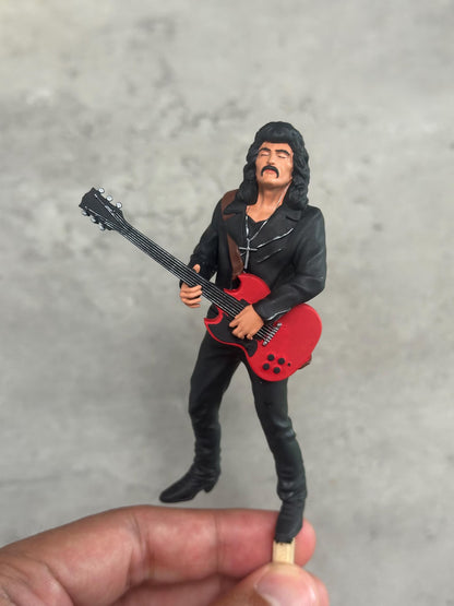Tony rocker guitarist l figurine handpaint high detail 1:18 to HO scale