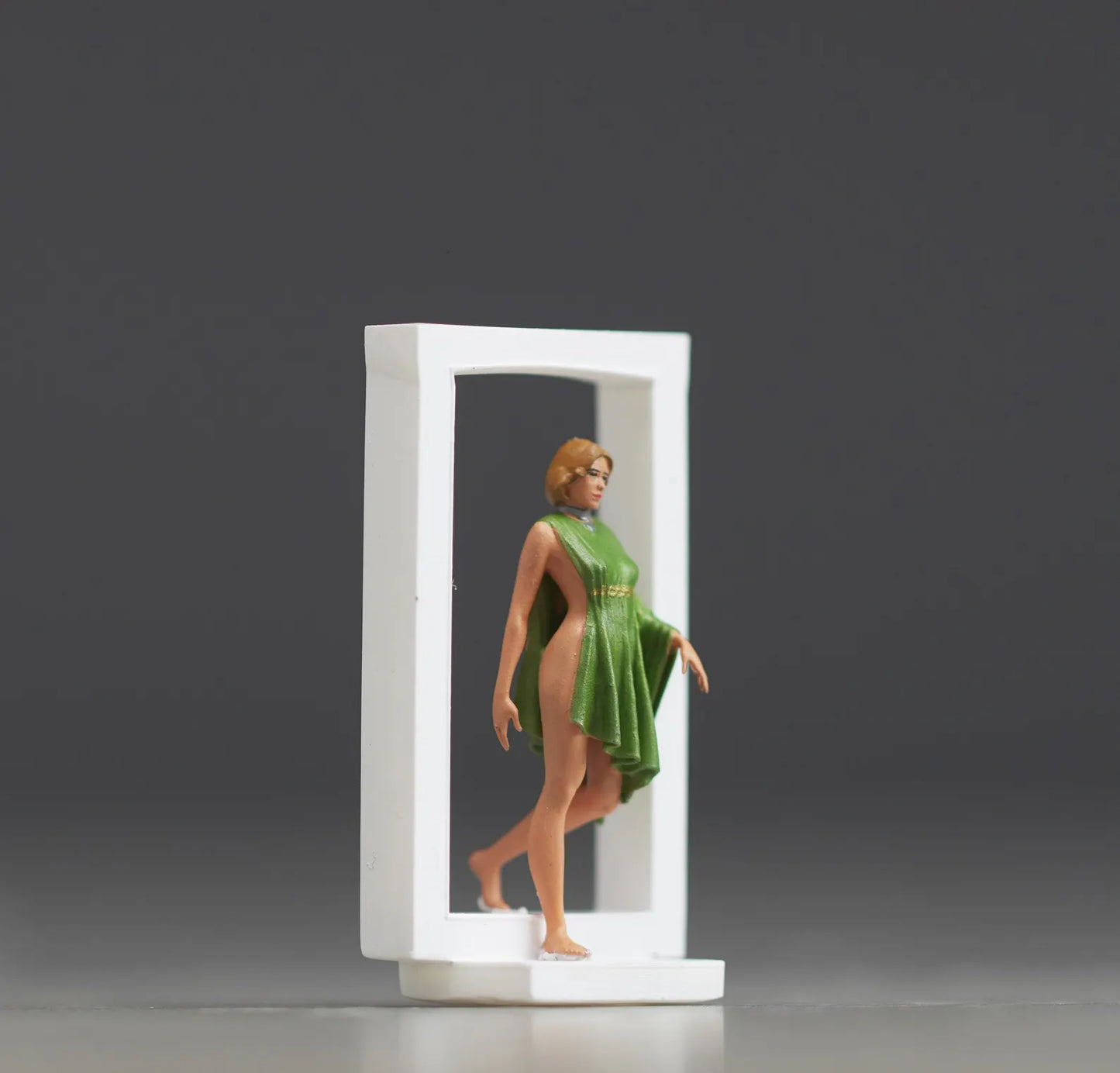 Girl figure HO 1/64 1/43 1/24 1/18 Scale handpaint high detail