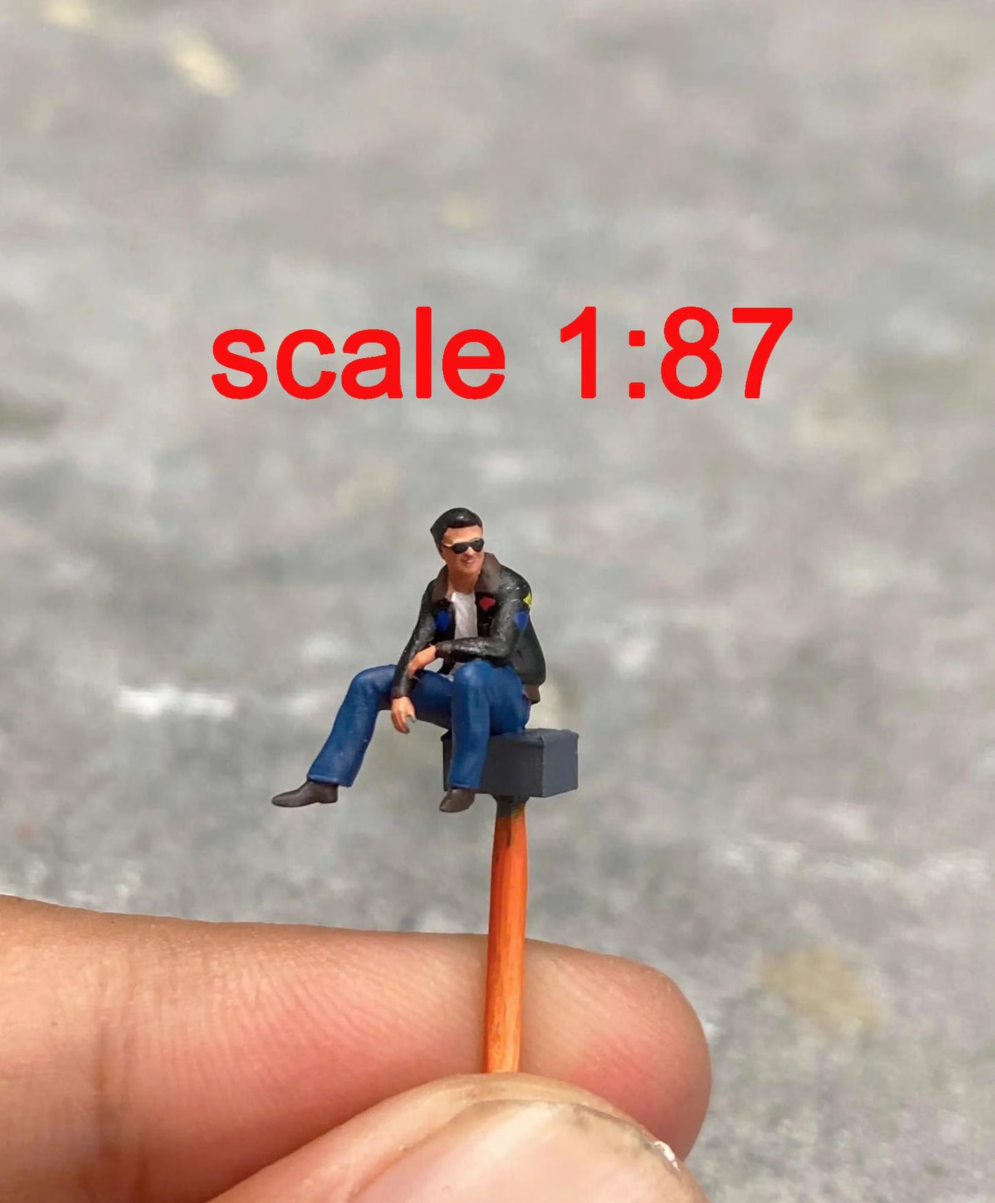 Sitting pilot figure handpaint high detail 1:18 to HO scale