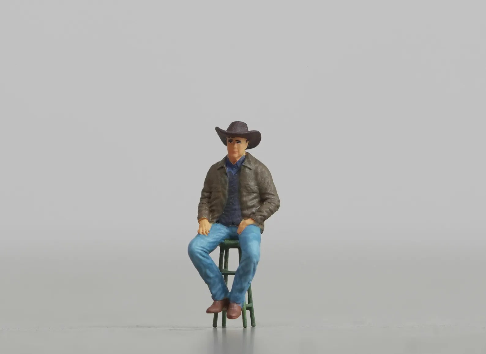 Man figurine handpaint high detail 1:18 to HO scale