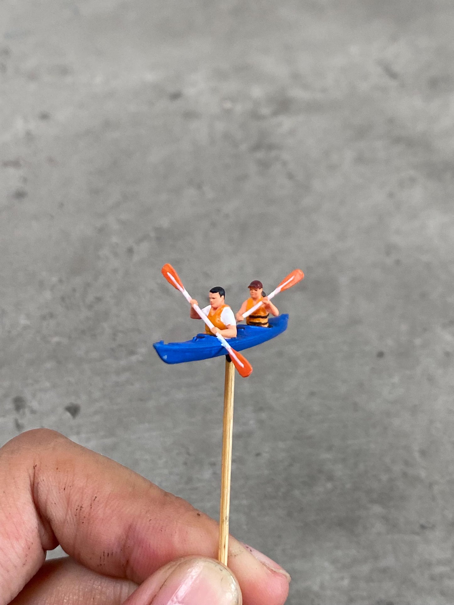 Double kayak figurine handpaint high detail 1:18 to HO scale