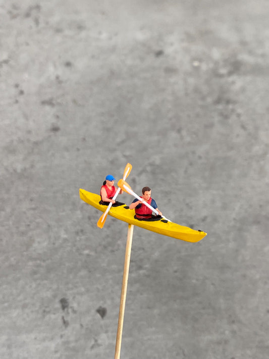 Double kayak figurine handpaint high detail 1:18 to HO scale