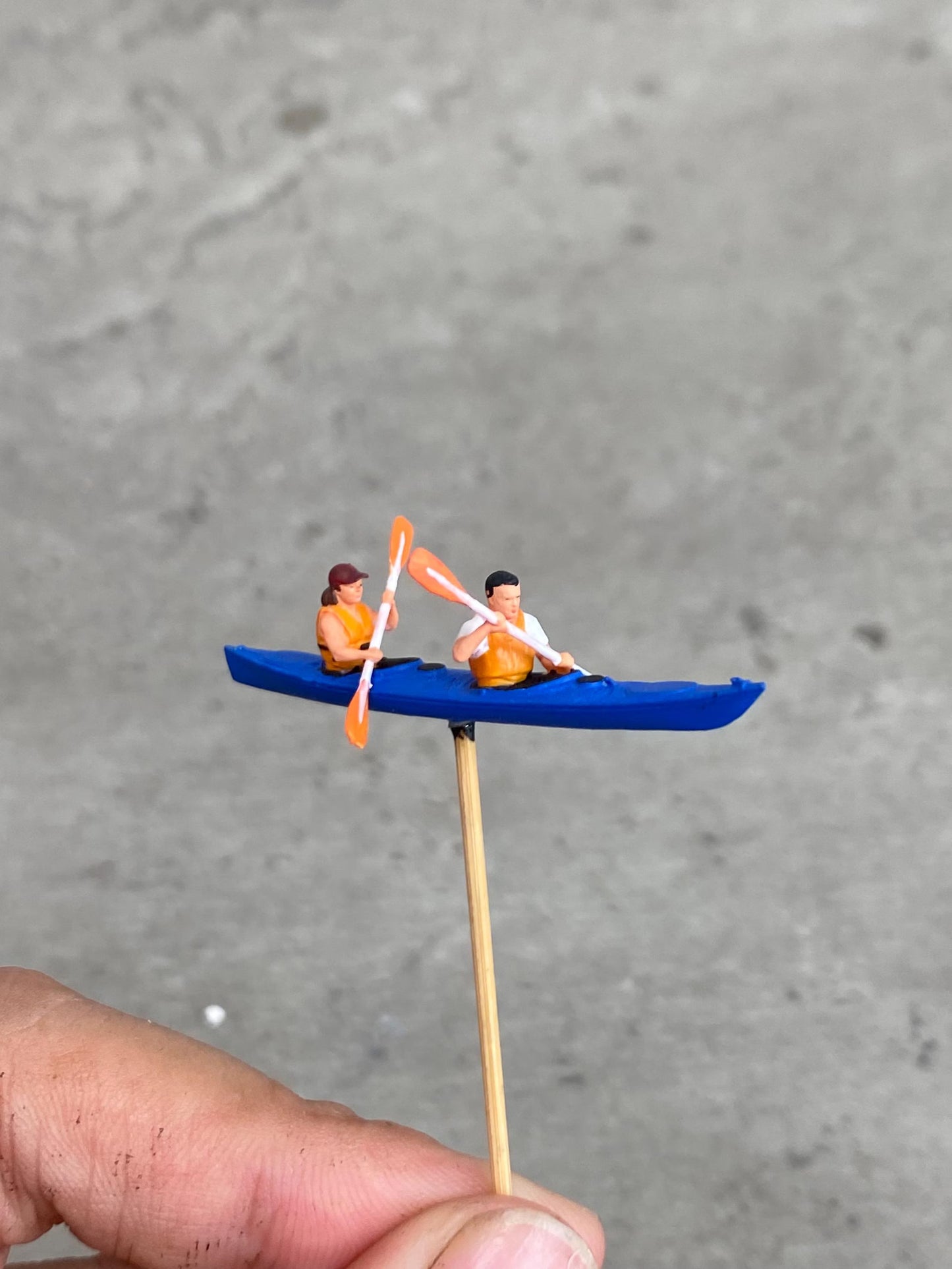 Double kayak figurine handpaint high detail 1:18 to HO scale