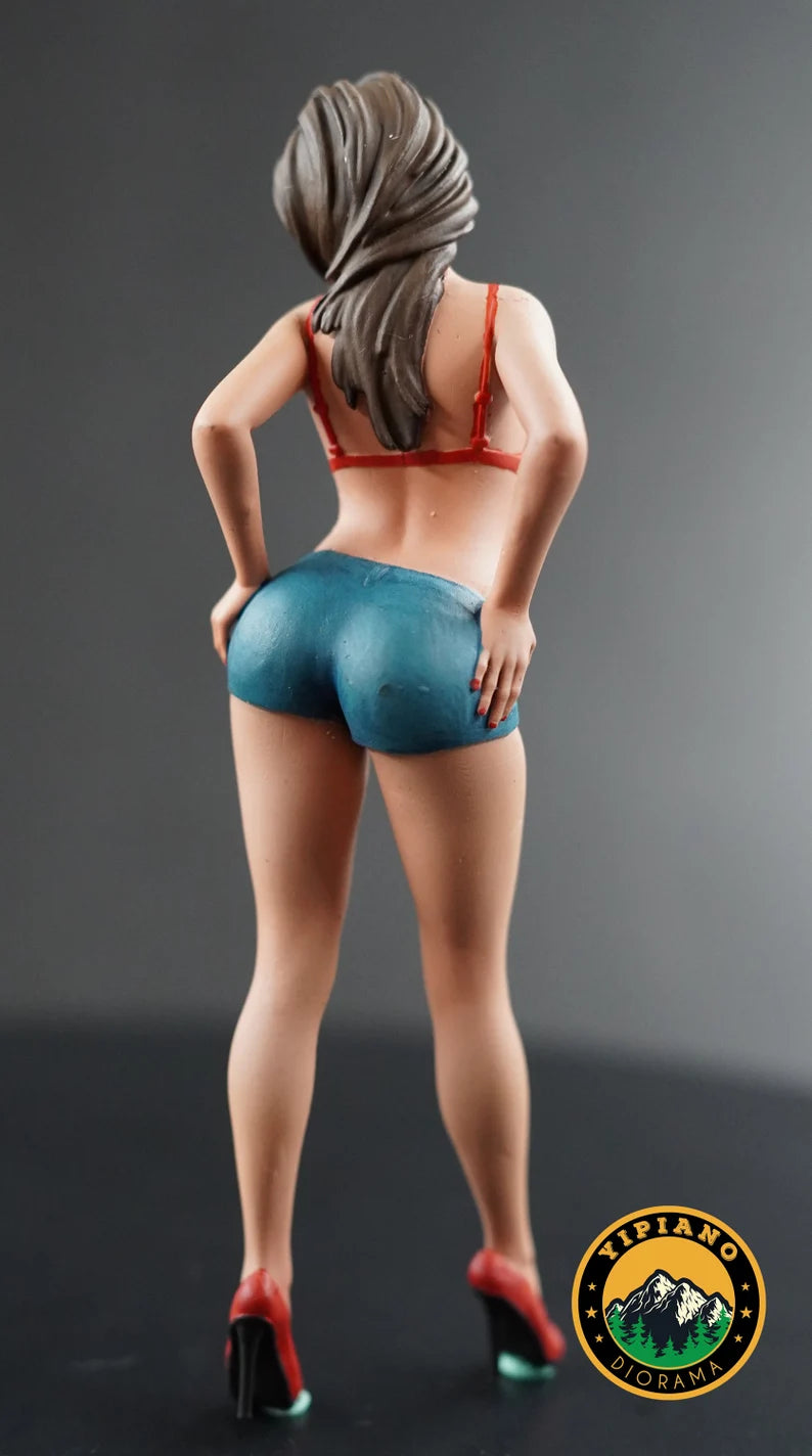 Sexy girl figure high detail handpaint 1:18 to HO scale