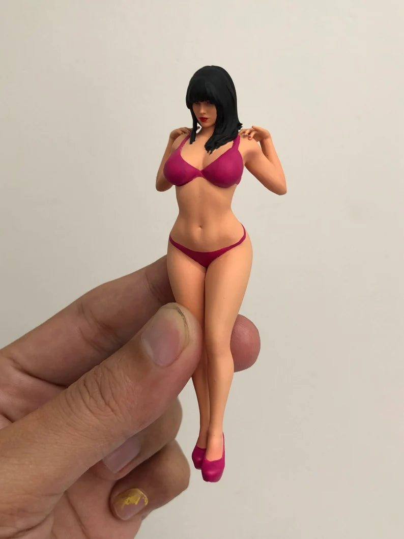 Sexy bikini girl figure handpaint high detail 1:18 to HO scale