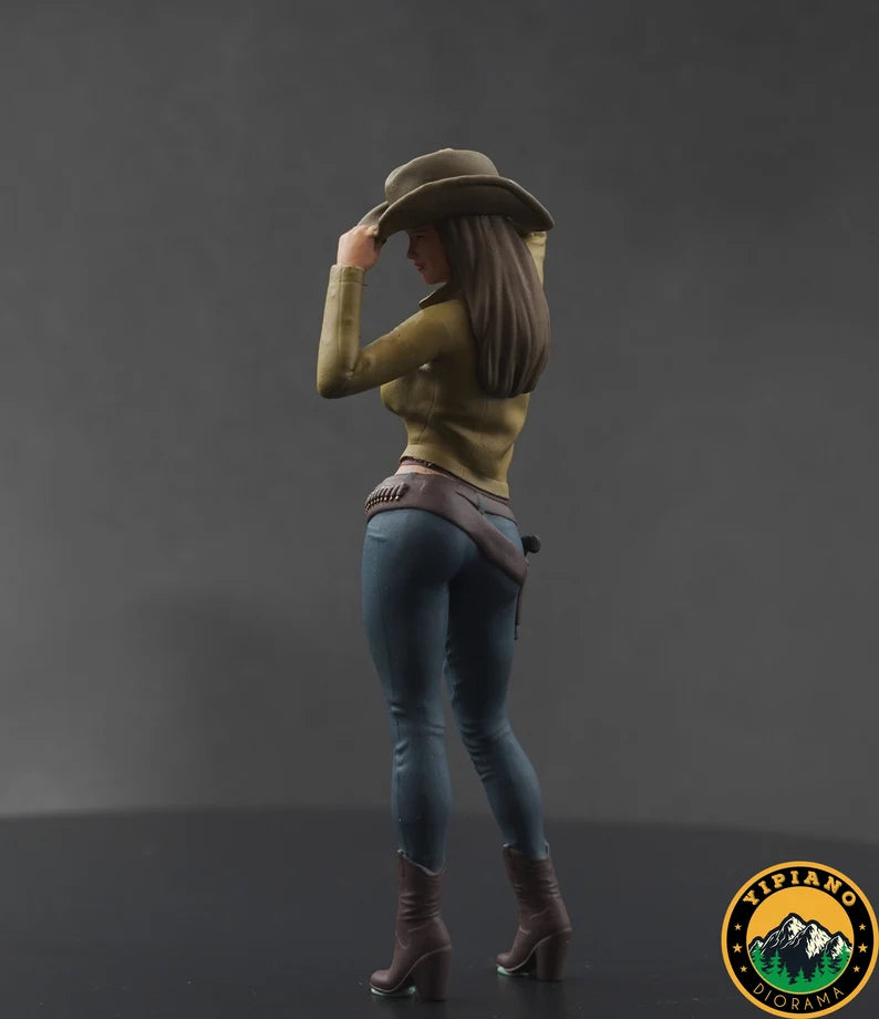 Lady cowboy figure handpaint high detail 1:18 to HO scale