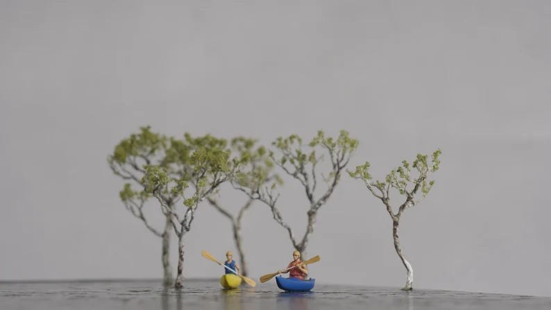HO & 64 scale Kayak man woman handpaint high detail