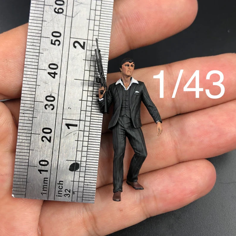 Lfl Football girl figure handpaint high detail 1:18 to HO scale