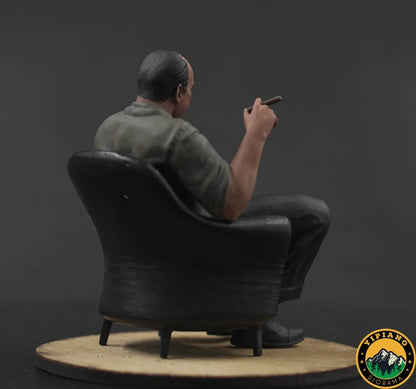 Tony sit on chair figure handpaint high detail 1:18 to HO scale