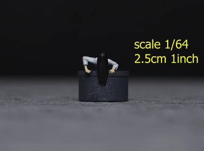 Horror girl in well figure 1:18 to HO scale handpaint high detail