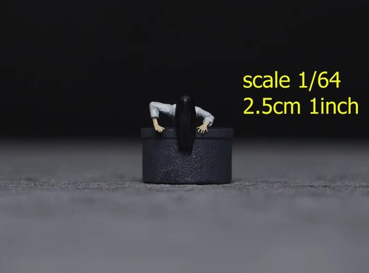 Horror girl in well figure 1:18 to HO scale handpaint high detail