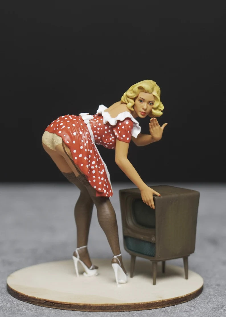 Elizabeth girl figure (For Custom) 1:18 to HO scale handpaint high detail