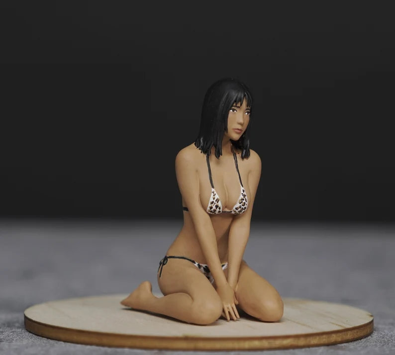 Sexy bikini girl sitting figure (FOR CUSTOM) handpaint high detail 1:18 to HO scale