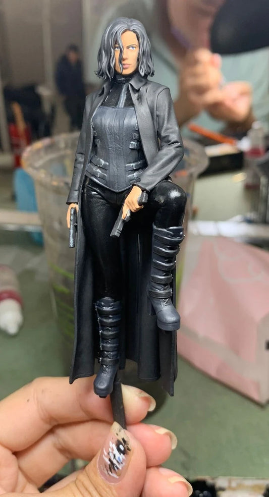 Undergirl figure (For Custom) 1:18 to HO scale handpaint high detail