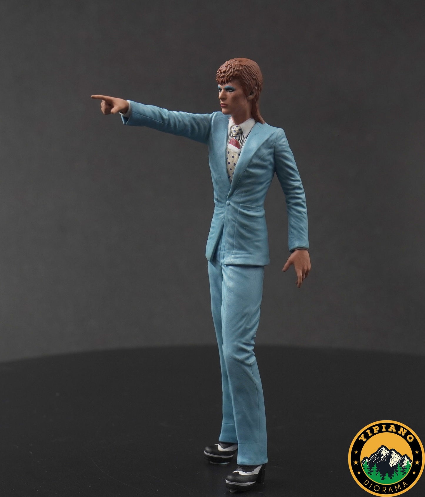 Singer figure handpaint high detail 1:18 scale