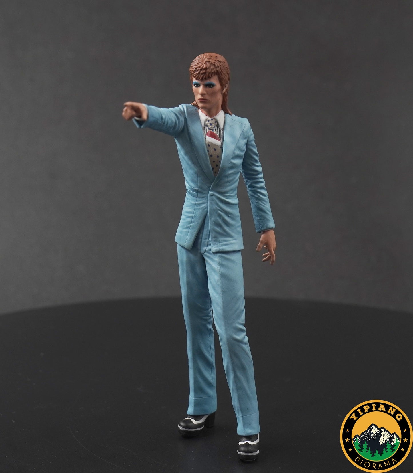 Singer figure handpaint high detail 1:18 scale