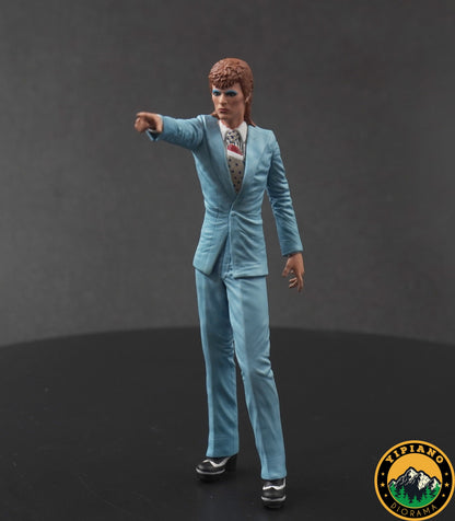 Singer figure handpaint high detail 1:18 scale