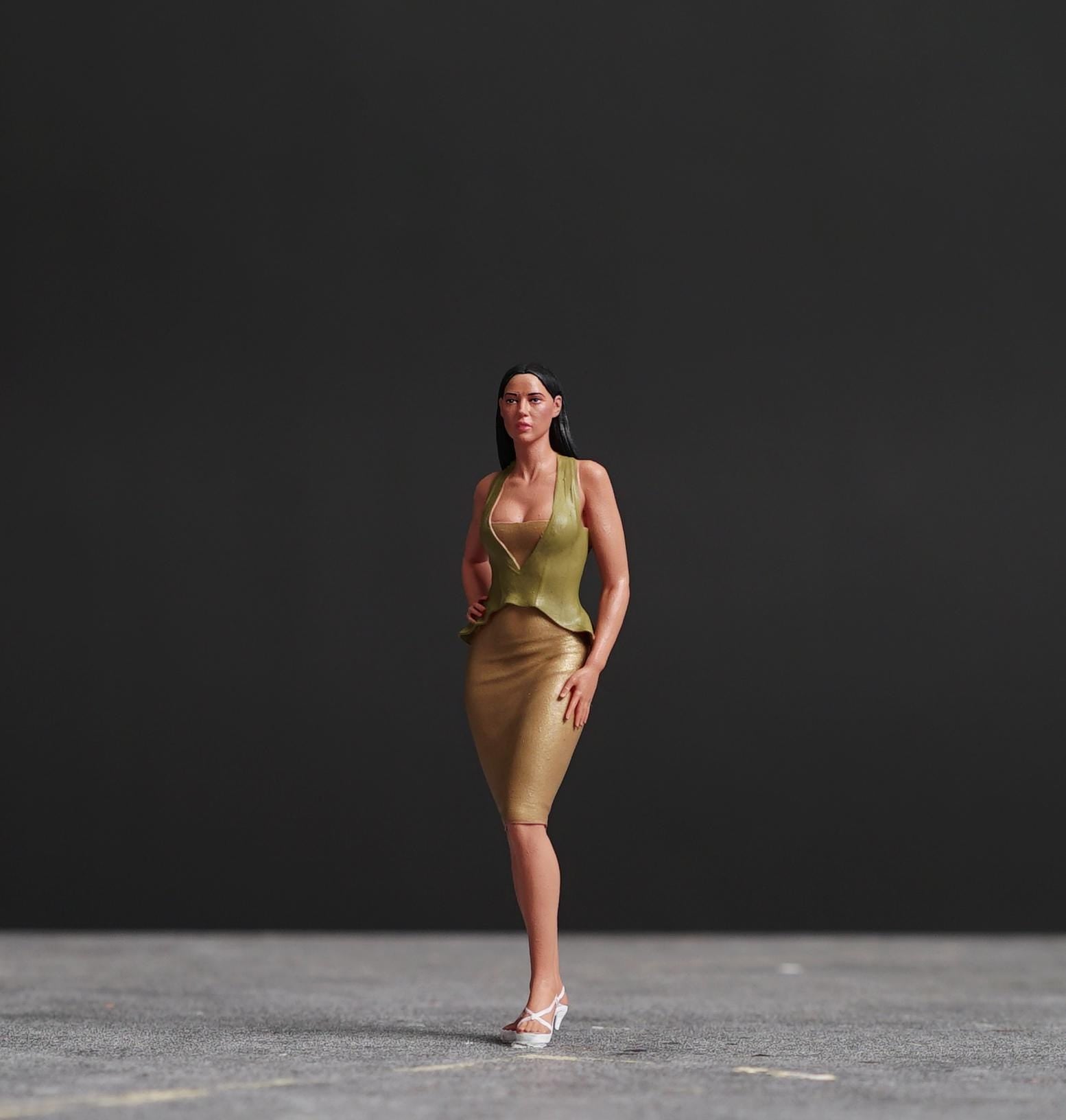 Italian woman figurine handpaint high detail 1:18 to HO scale