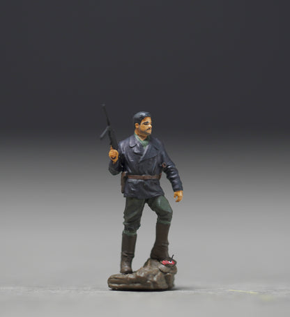 Man with gun figure handpaint high detail 1:18 to HO scale