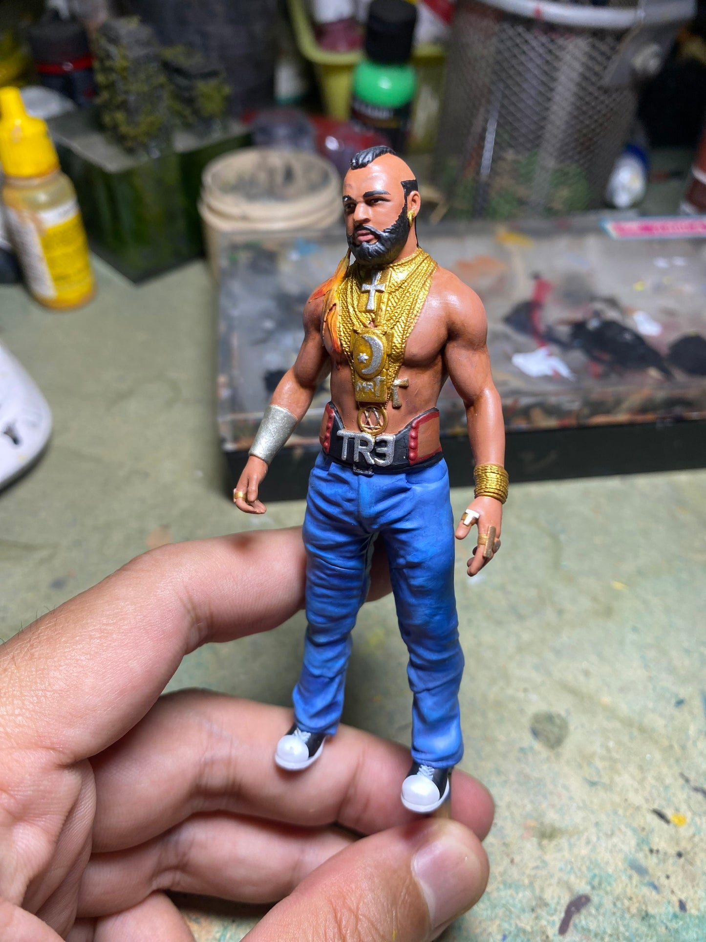 Baracu figure handpaint high detail 1:18 to HO scale