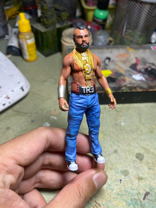 Baracu figure handpaint high detail 1:18 to HO scale