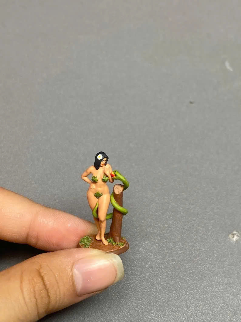 Girl and snake figurine handpaint high detail 1:18 to HO scale