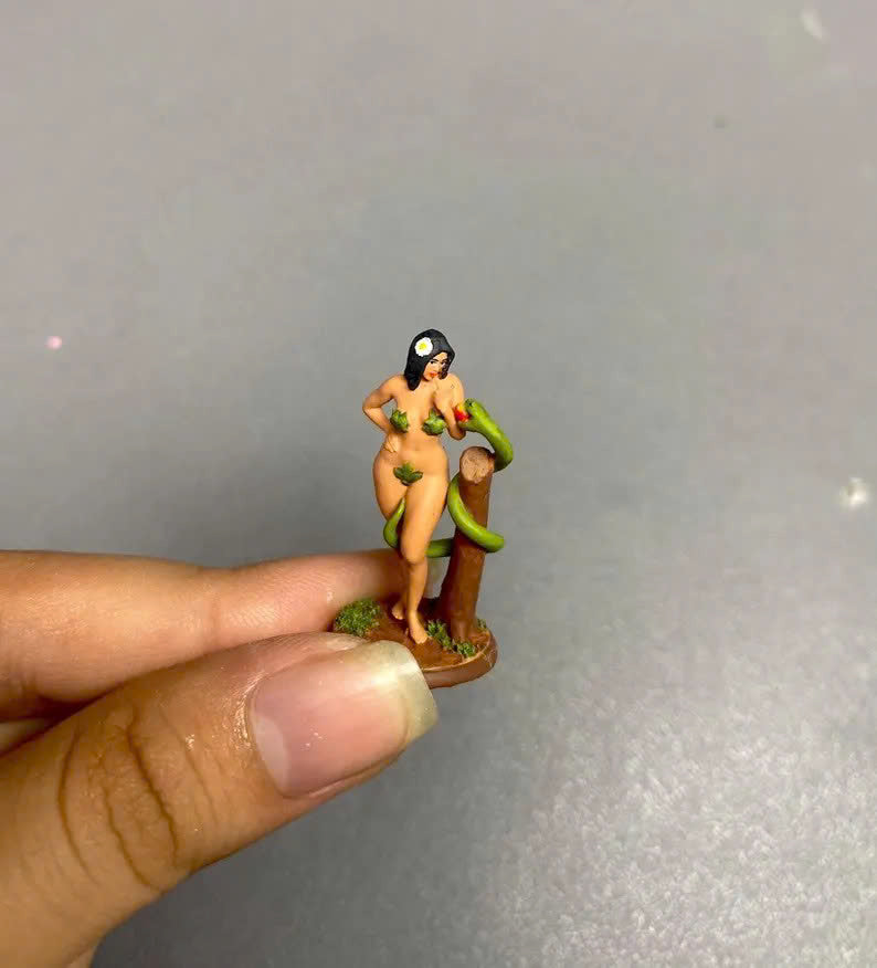 Girl and snake figurine handpaint high detail 1:18 to HO scale