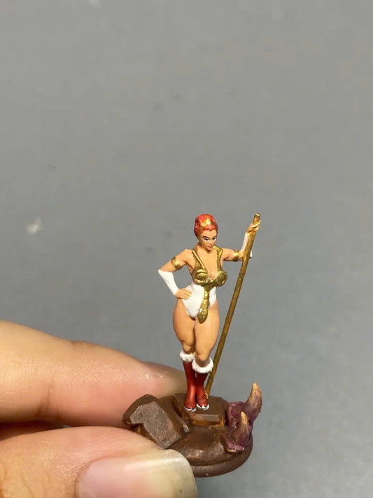 Stading girl figurine handpaint high detail 1:18 to HO scale