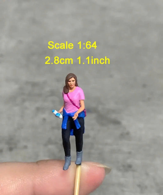 Girl people walking figurine handpaint high detail 1:18 to HO scale