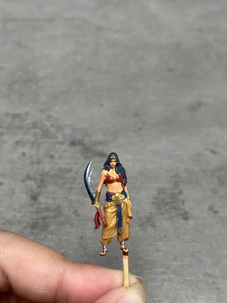 Girl warrior figurine handpaint high detail 1:18 to HO scale