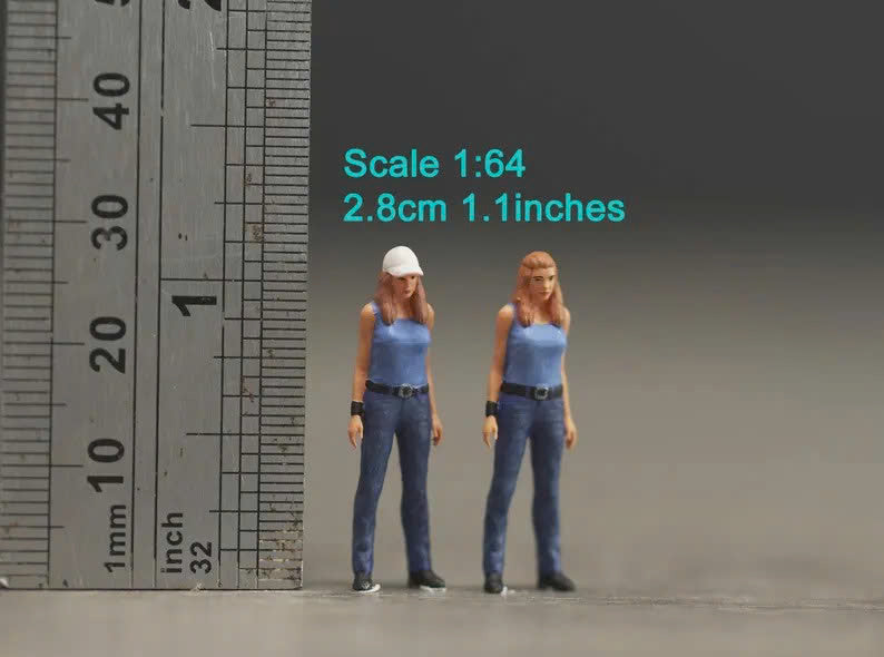 Girl figurine handpaint high detail 1:18 to HO scale