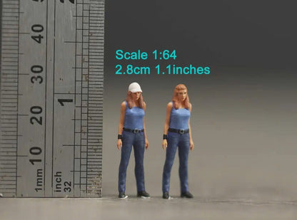 Girl figurine handpaint high detail 1:18 to HO scale