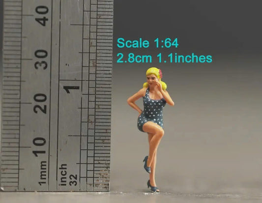 Beautiful girl figurine handpaint high detail 1:18 to HO scale