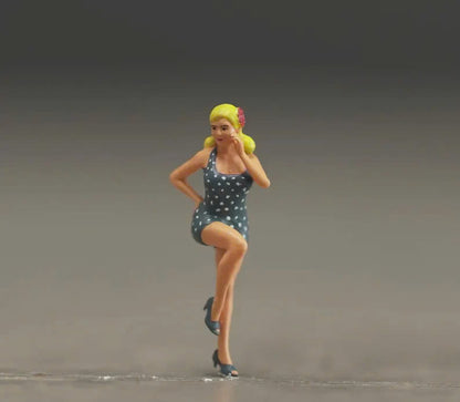 Beautiful girl figurine handpaint high detail 1:18 to HO scale