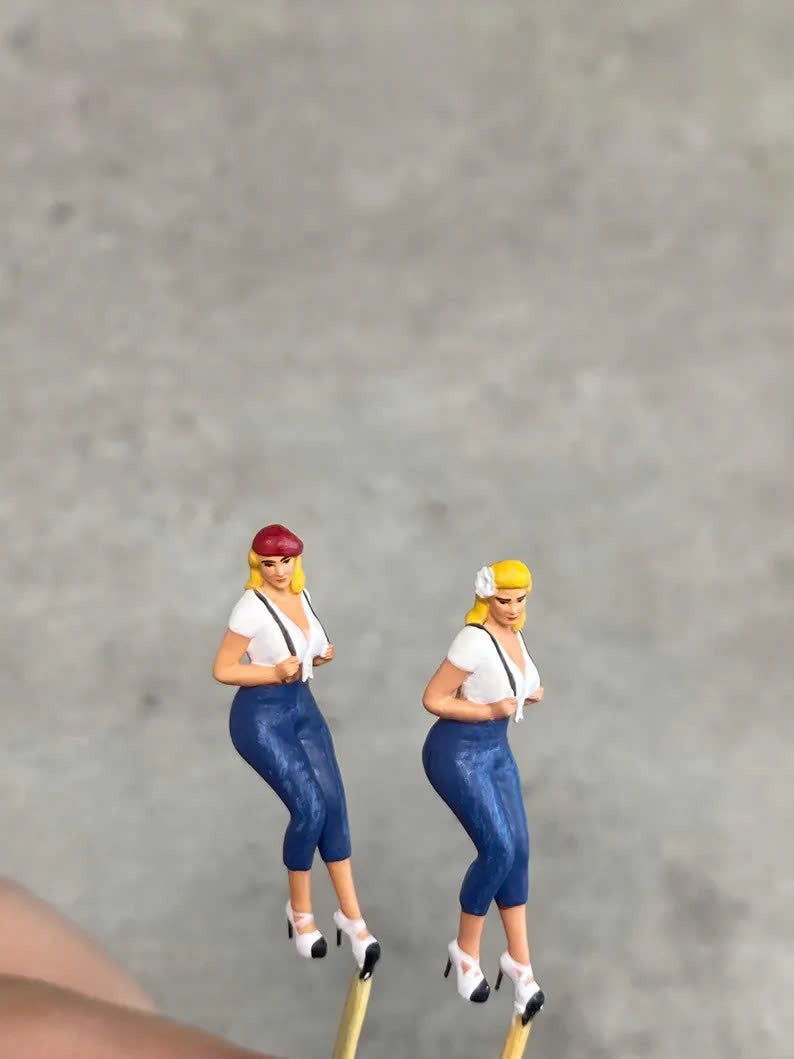 Girl, figurine handpaint high detail 1:18 to HO scale
