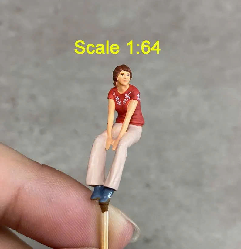 Woman figurine handpaint high detail 1:18 to HO scale
